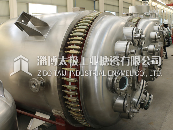 為什么搪玻璃反應釜設備是目前最理想的藥化設備？